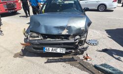 Afşin’de İki Otomobil Çarpıştı: 5 Yaralı
