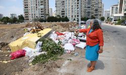 Adana Seyhan'da biriken çöpler kötü kokuya neden oluyor