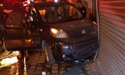 Adana'da otomobil ile hafif ticari aracın çarpıştığı kazada 2 kişi yaralandı