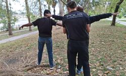 Adana'da park ve sokaklar uyuşturucu satıcılarına yönelik denetim yapıldı