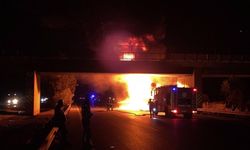 Adana'da seyir halindeki tırda çıkan yangın söndürüldü