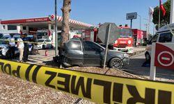 Antalya'da ağaca çarpan otomobilin sürücüsü öldü