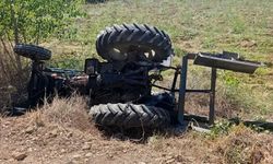 Antalya'da devrilen traktörün altında kalan sürücü öldü
