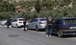 Antalya'da eş zamanlı asayiş uygulaması yapıldı