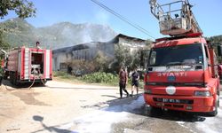 Antalya'da mobilya atölyesinde çıkan yangın söndürüldü