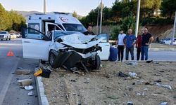 Burdur'da iki otomobilin çarpıştığı kazada sürücüler yaralandı
