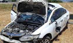 Burdur'da yolcu otobüsü ile otomobilin çarpıştığı kazada 3 kişi yaralandı