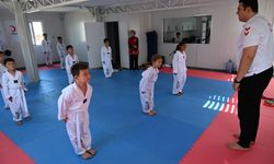Depremzede çocuklar tekvandoyla rehabilite oluyor