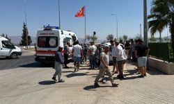GÜNCELLEME - Hatay'da otomobil ile çekicinin çarpıştığı kazada 3 kişi öldü, 3 kişi yaralandı