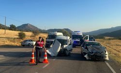 Isparta'da 2 otomobilin çarpıştığı kazada 1 kişi öldü, 9 kişi yaralandı