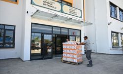 Kemer Belediyesi 6 bin 500 öğrenciye kırtasiye malzemesi dağıttı