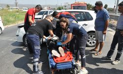 Mersin'de bariyere çarpan otomobilin sürücüsü yaralandı