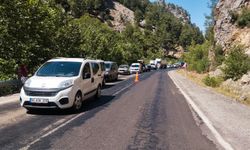 Saimbeyli-Feke kara yolunda tehlike arz eden kayalar temizleniyor