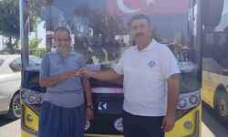 Belediye otobüsü şoförü bulduğu altını sahibine teslim etti