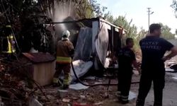 Samandağ’da çıkan yangında konteyner kullanılamaz hale geldi