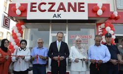 Ak Eczanesi Düzenlenen Törenle Hizmete Başladı