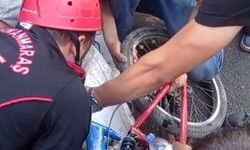 Ayağı Pedala Sıkışan Çocuğu İtfaiye Ekipleri Kurtardı