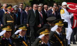 Cumhurbaşkanı Erdoğan ve devlet erkanı Anıtkabir'i ziyaret etti