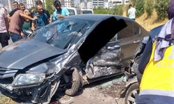 İki Otomobil Çarpıştı: 2 Yaralı