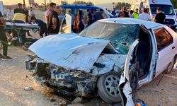 Panelvan İle Otomobil Kafa Kafaya Çarpıştı: 3 Yaralı