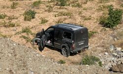 Afşin’de Otomobil Tarlaya Uçtu: 3 Yaralı