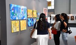 Adana'da düzenlenen Çağdaş Sanat Fuarı sürüyor