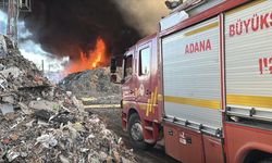Adana'da geri dönüşüm fabrikasında çıkan yangına müdahale ediliyor