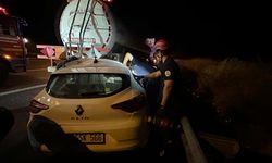 Adana'da otomobilin otoyolda park halindeki tankere çarptığı kazada 2 kişi yaralandı