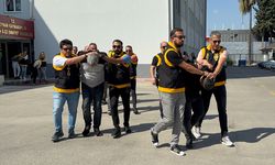 Adana'da otoparka silahlı saldırı girişimi güvenlik kamerasında