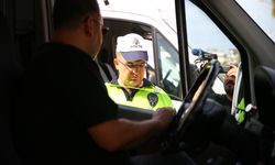 Adana'da trafik polisleri okul servislerinde denetim yaptı
