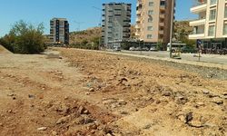 AK Parti Adana İl Başkanı Dağlı, Kozan'da yapımı süren yolda incelemede bulundu