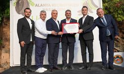 Alanya'da keçiboynuzu hasat şenliği yapıldı