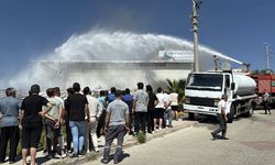 Alanya'da otel malzemeleri ve kimyasalların bulunduğu depoda yangın çıktı