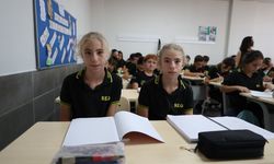 Antalya'da aynı sınıfta 3 ikiz öğrenci eğitim görüyor