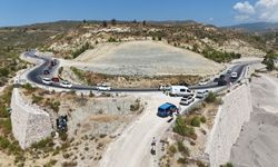 Antalya'da devrilen otomobildeki 1 kişi öldü, 1 kişi ağır yaralandı