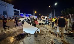 Antalya'da iki otomobilin karıştığı kazada 4 kişi yaralandı
