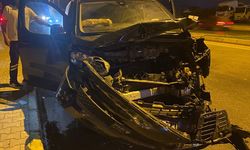 Antalya'da üç aracın çarpıştığı kazada 5 kişi yaralandı
