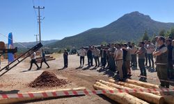 Burdur'da orman işçisine kabuk soyma makinesi teslim edildi