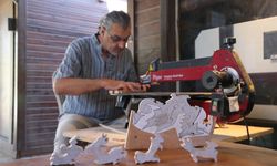 Deprem günü açacağı atölyesi yıkılan ahşap ustası Kültür ve Sanat Çarşısı'nda moral buldu