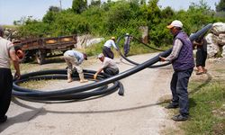 Erdemli Belediyesi çiftçilere sulama borusu desteğinde bulundu