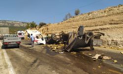 GÜNCELLEME - Mersin'de tırın yolcu otobüsüne çarpması sonucu 3 kişi öldü, 7 kişi yaralandı