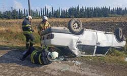 Hatay'da devrilen otomobildeki 2 kişi yaralandı
