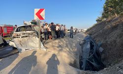 Hatay'da iki otomobilin çarpıştığı kazada 4 kişi yaralandı