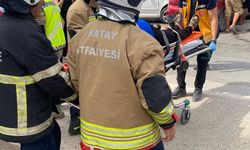 Hatay'da iki otomobilin çarpıştığı kazada 6 kişi yaralandı