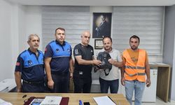 Hatay'da işçinin bulduğu içerisinde döviz ve altın olan çanta sahibine ulaştırıldı