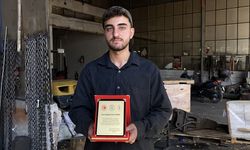 Isparta'da 'ilin çırağı'na plaket verildi