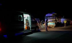 Kahramanmaraş'ta tır ile otomobilin çarpıştığı kazada 3 kişi öldü