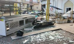 Manavgat'ta otomobille çarpışan motosikletteki 2 kişi ağır yaralandı