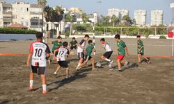 Mersin'de 14 Yaş Altı Plaj Futbolu Turnuvası başladı