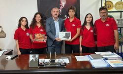 TEKNOFEST'te dereceye giren öğrencilerden, Kemer Kaymakamı Solmaz'a ziyaret